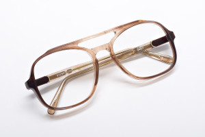 Soft square 70's style glasses, deadstock, brown fade.